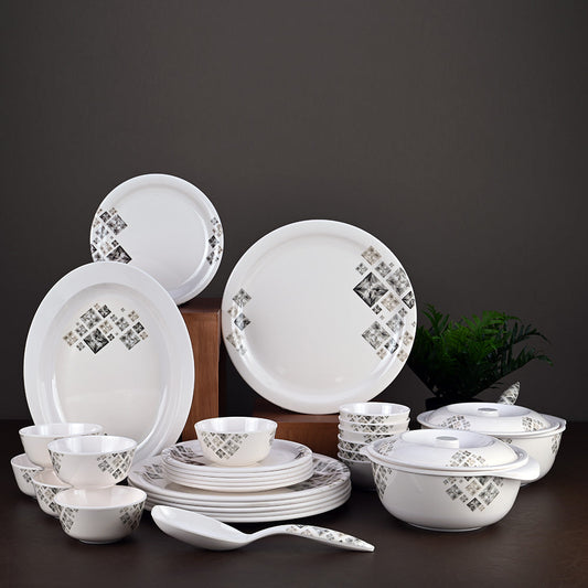 31pc Dinner Set: World of Solitare