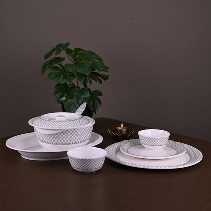 31pc Dinner Set: Checkers